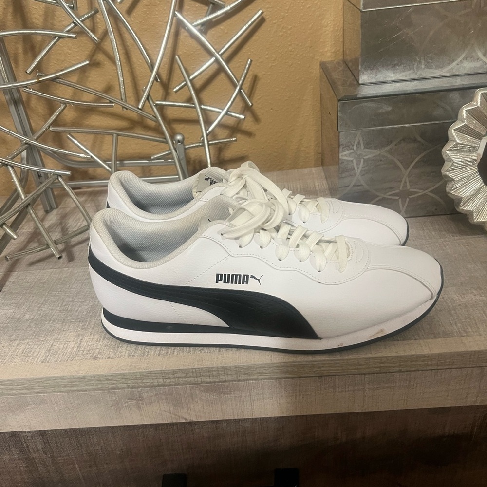 Puma sneakers sz 12
